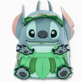 Mochila infantil con Stitch en verde y azul sobre fondo gris claro