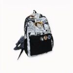 Elija una de nuestras mochilas One piece poster wanted, disponibles en cuatro diseños diferentes, con accesorios como un llavero y alfileres. Añada un poco de diversión a su mochila. Seguro que será un éxito entre los fans de esta serie enormemente popular.