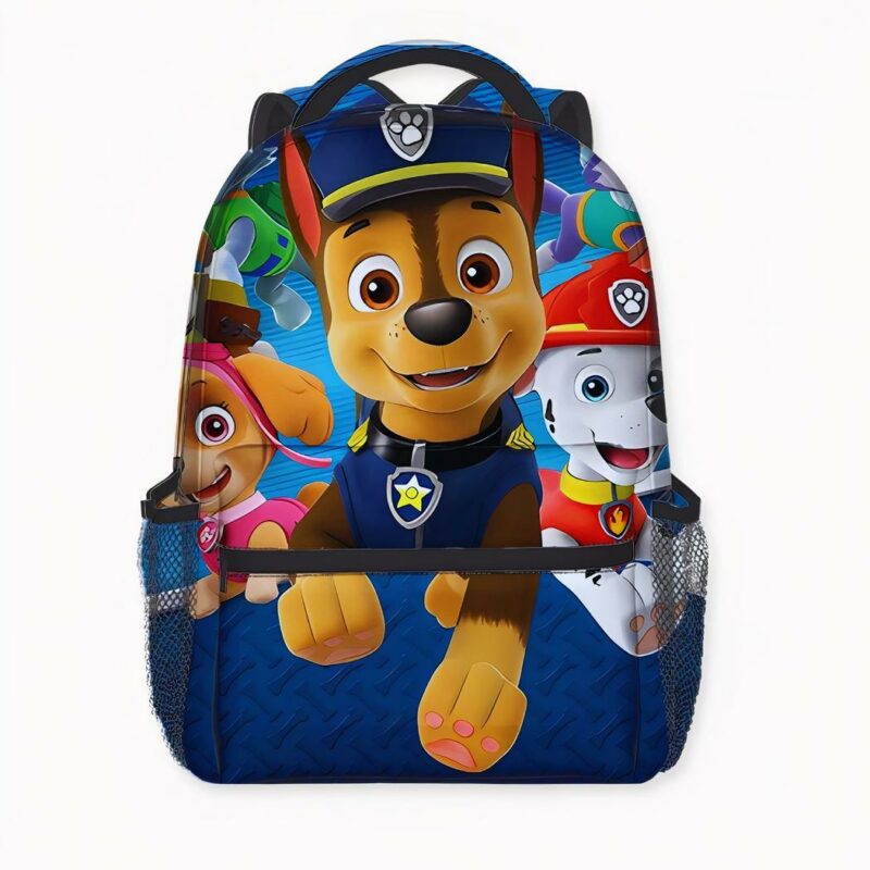 Mochila Patrulla Canina con tres perros sobre fondo azul. Tiene un bolsillo delantero.