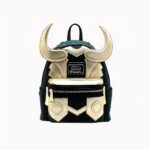 Mochila de niña con el diseño de Loki, el personaje de Marvel, en negro y dorado con cuernos en la parte delantera.