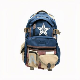 Mochila de nylon azul y beige con la estrella de los vengadores en la parte delantera y pequeños bolsillos, fondo blanco
