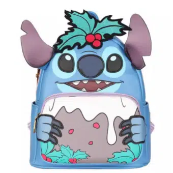 Pequeña mochila azul y blanca con el personaje de Stitch con el aspecto de Elvis Prestley, sobre un fondo gris claro