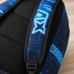 Mochila Roblox con collage de personajes, imagen destacada