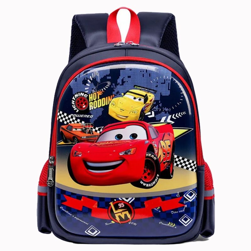 Offrez à votre enfant ce sac à dos Cars aux couleurs de Flash McQueen, taillé pour l'école maternelle. Léger et confortable, il accompagne les journées de classe avec l'énergie du champion préféré des petits garçons. Zip robuste, coloris vifs, format pratique pour le cartable du quotidien.