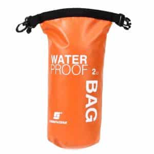 Mini bolsa de deporte acuática impermeable de 2L naranja con fondo blanco