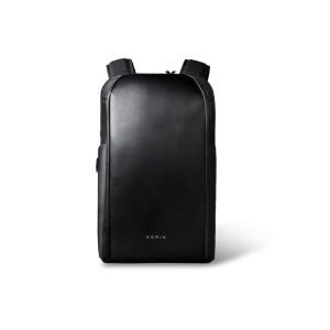 Una mochila impermeable negra recta sobre fondo blanco. Tiene dos correas negras para los hombros. Un bolsillo central con cremallera en la parte superior y un bolsillo lateral.