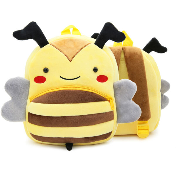 Mochila escolar de terciopelo en forma de abeja amarilla y marrón con pequeñas antenas, presentada por delante y al fondo, la mochila también se presenta por detrás, donde se ven las correas marrones